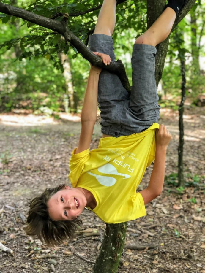 Kids summer camp Lausanne forest activities